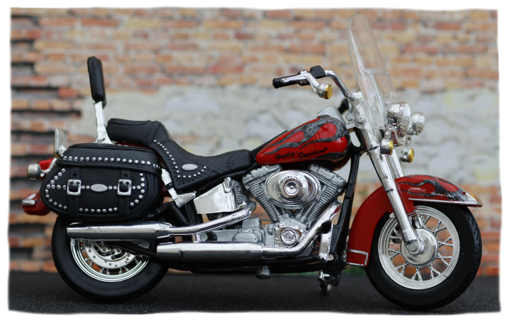 Maisto Harley Davidson FLSTC Heritage Softail Classic 2002