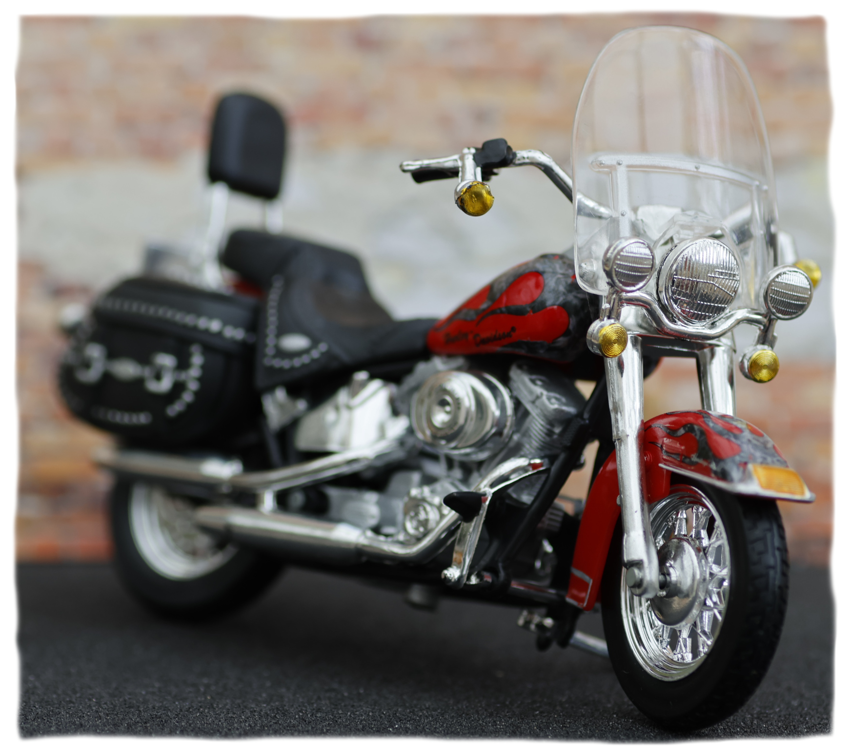 Maisto Harley Davidson FLSTC Heritage Softail Classic 2002