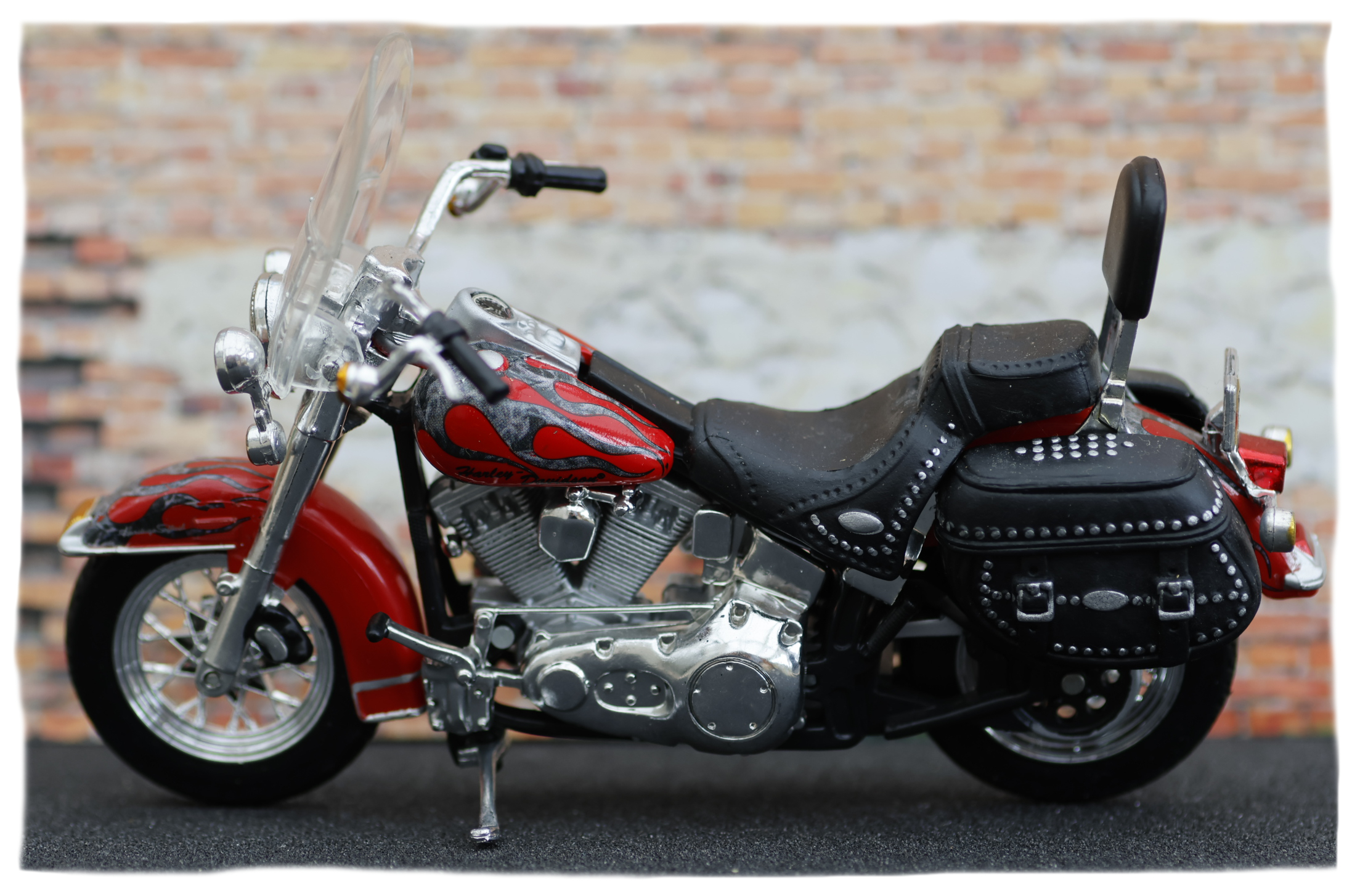 Maisto Harley Davidson FLSTC Heritage Softail Classic 2002