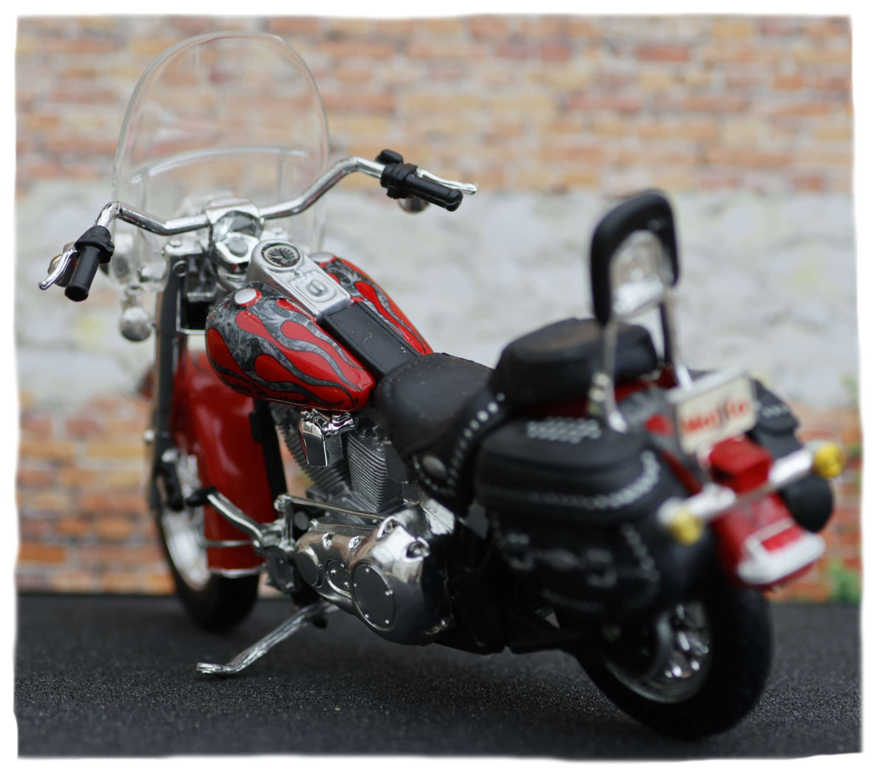 Maisto Harley Davidson FLSTC Heritage Softail Classic 2002