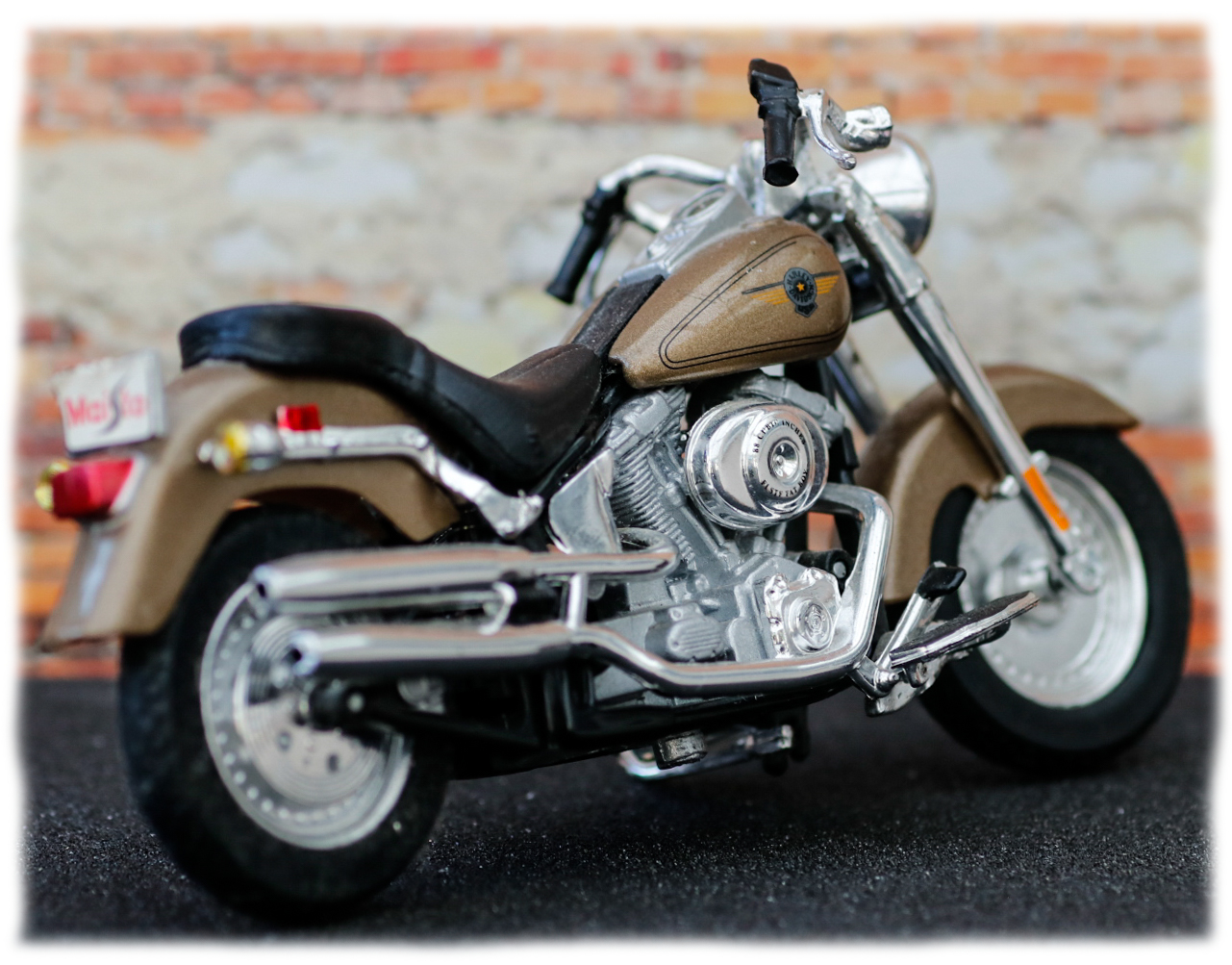 Maisto Harley Davidson FLSTFI Fat Boy 2004 Maisto Harley Davidson FLSTFI Fat Boy 2004