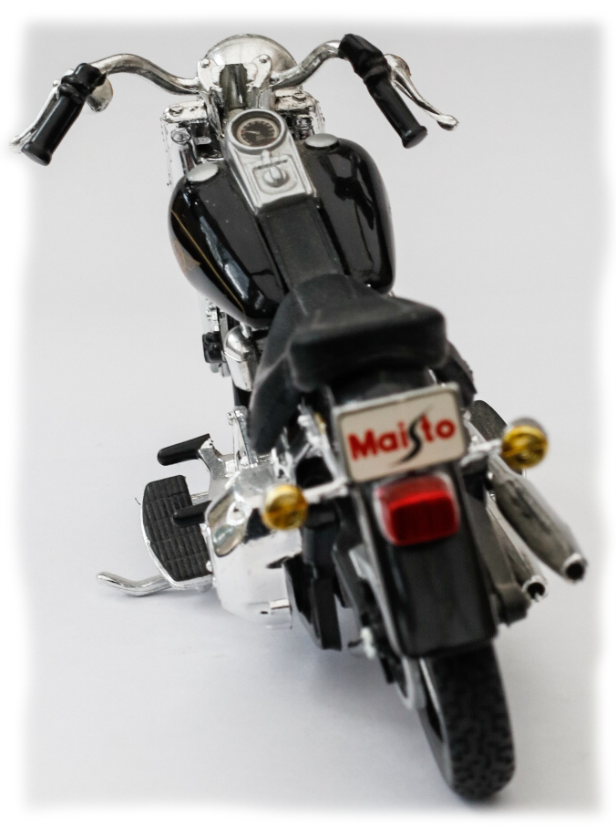 Maisto Harley Davidson FLSTF Fatboy 1990 Maisto Harley Davidson FLSTF Fatboy 1990