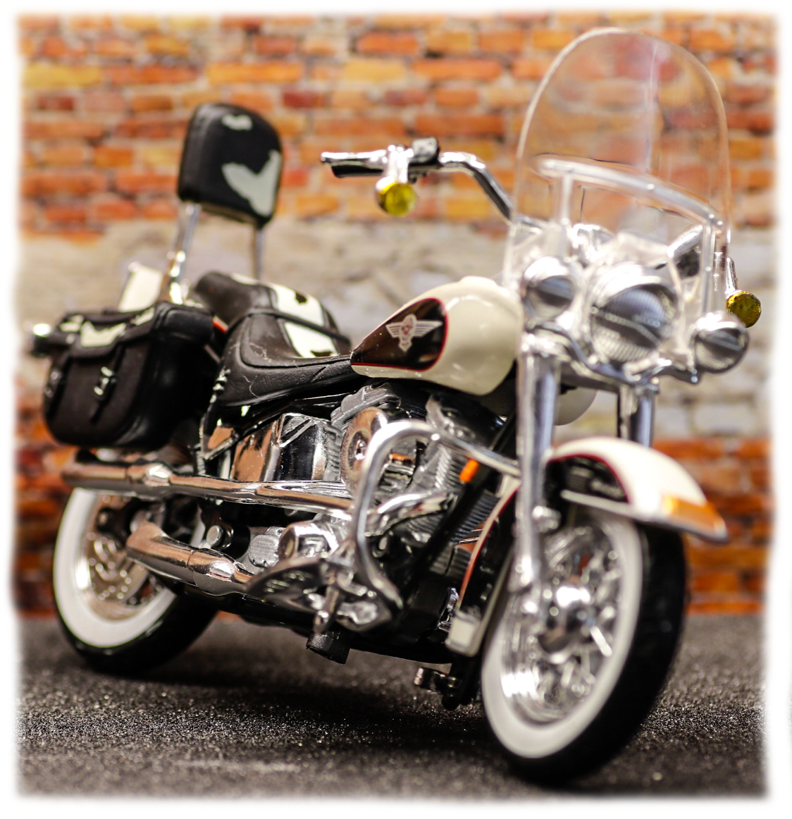 Maisto Harley Davidson FLSTN Heritage Softail Nostalgia 1993