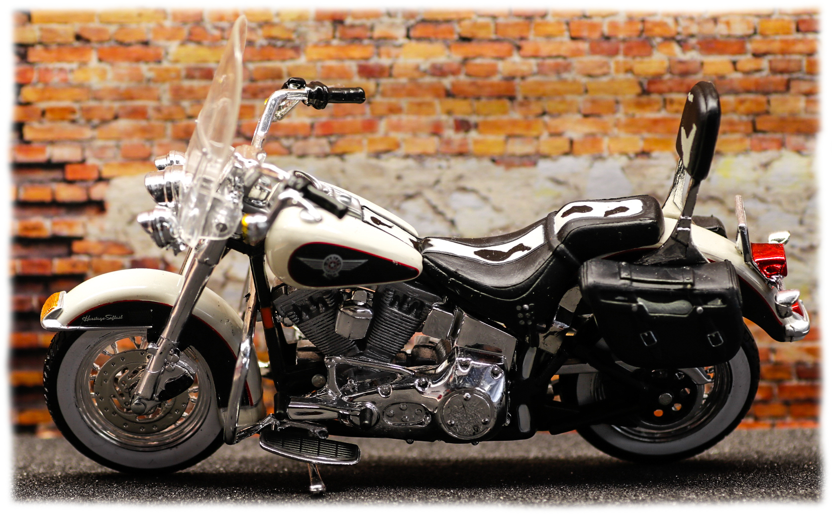 Maisto Harley Davidson FLSTN Heritage Softail Nostalgia 1993