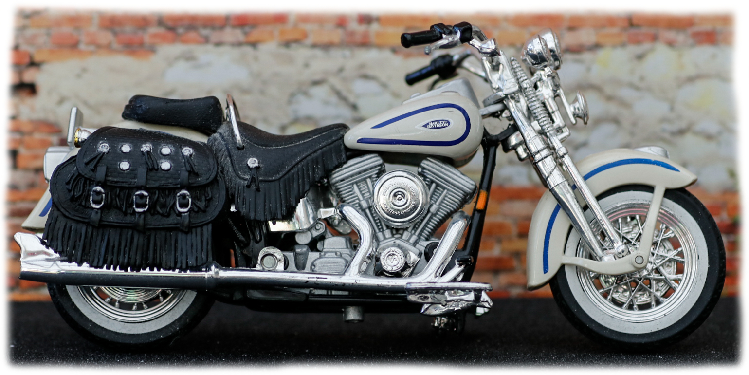 Maisto Harley Davidson FLSTS Heritage Springer 1997