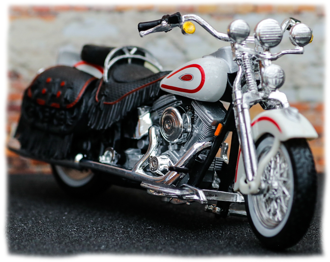 Maisto Harley Davidson FLSTS Heritage Springer 1997