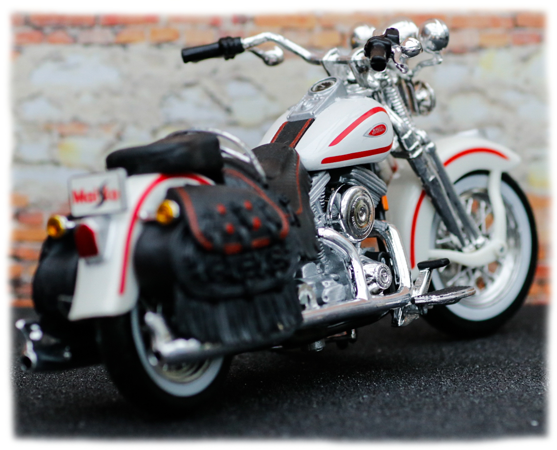 Maisto Harley Davidson FLSTS Heritage Springer 1997