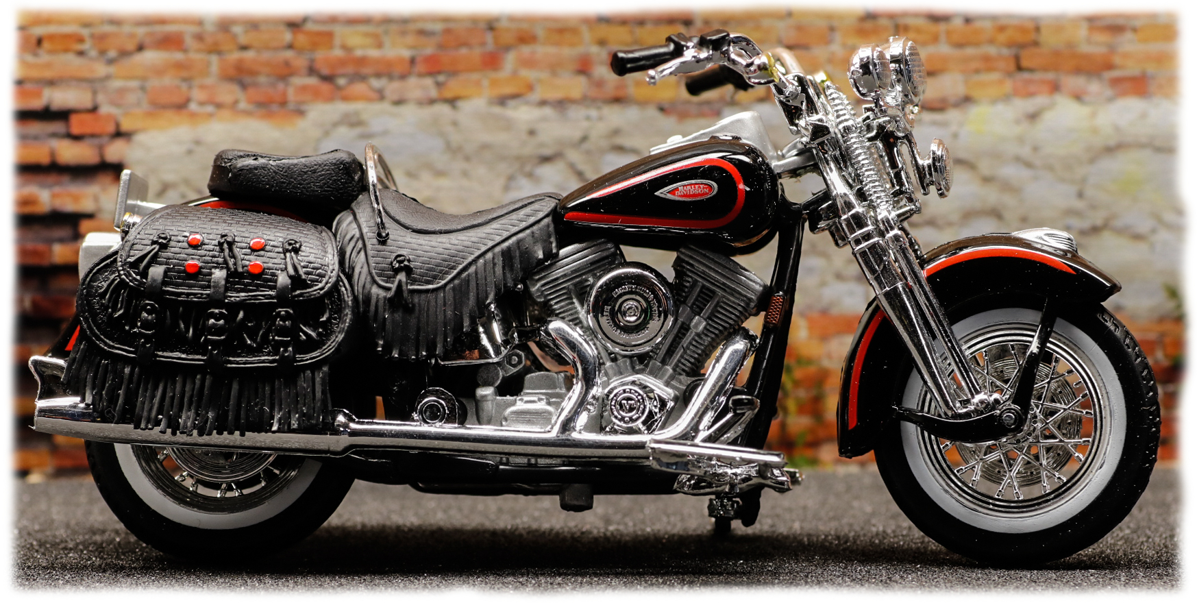 Maisto Harley Davidson FLSTS Heritage Springer 1998