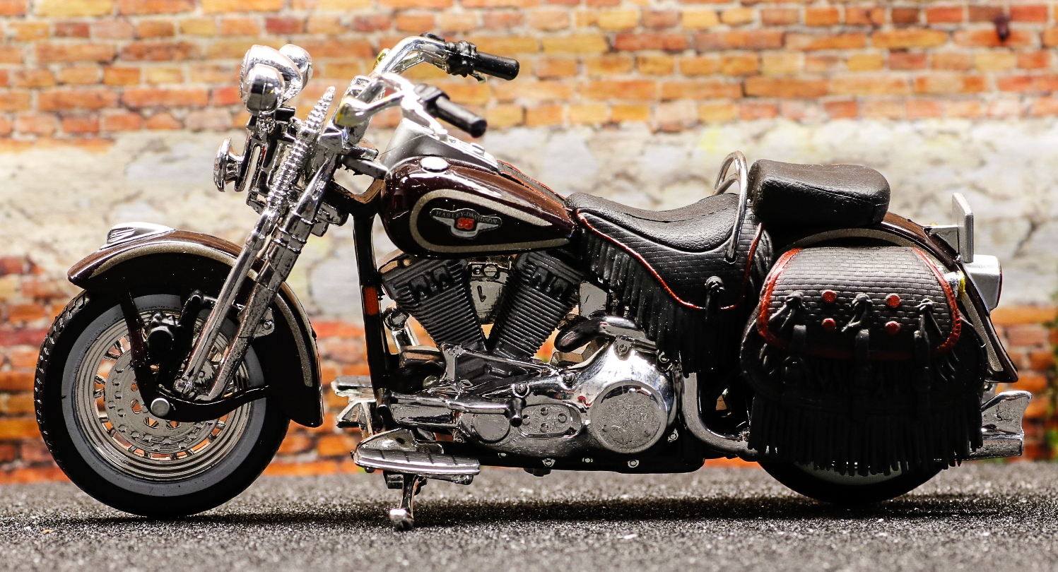 Maisto Harley Davidson FLSTS Heritage Springer 1998