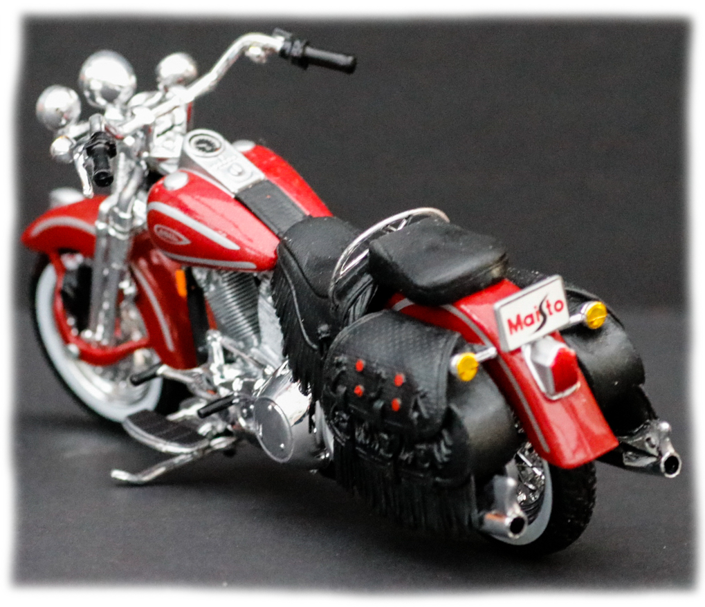 Maisto Harley Davidson FLSTS Heritage Springer 1999