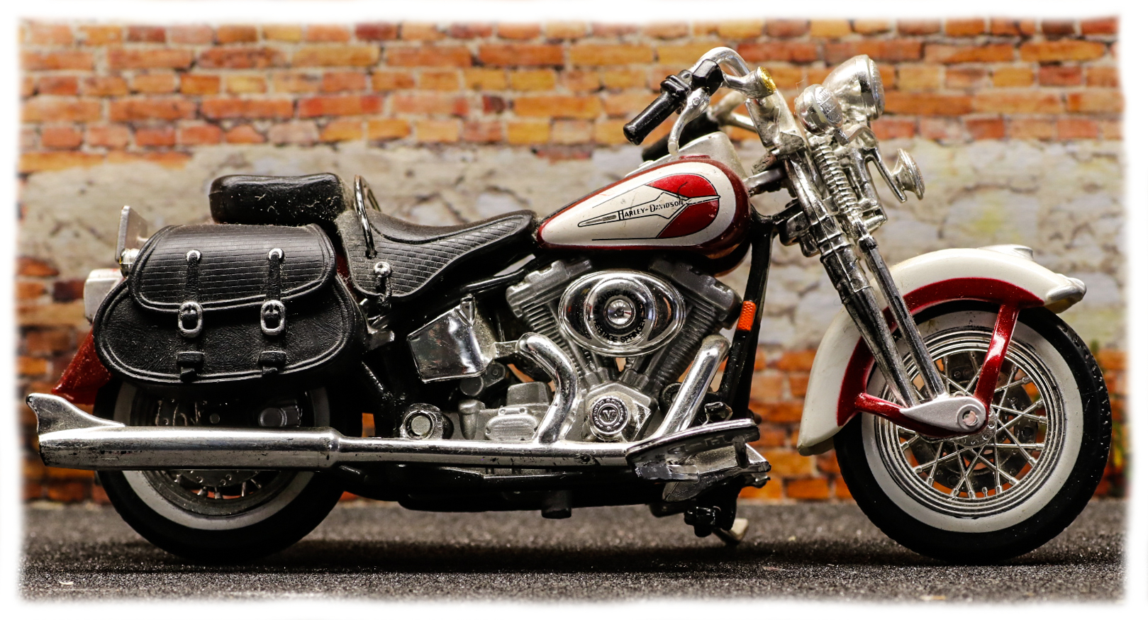 Maisto Harley Davidson FLSTS Heritage Springer 2001