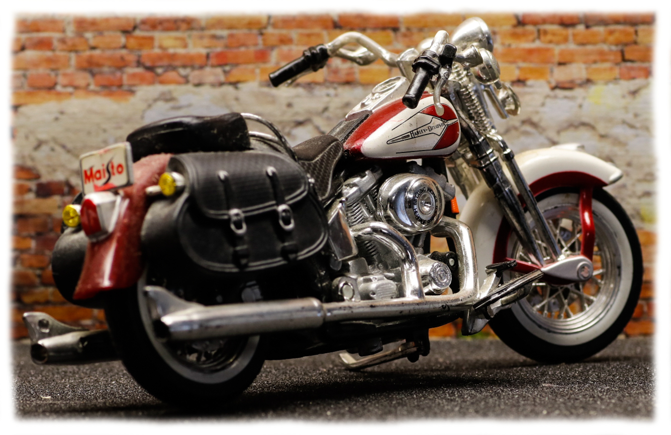 Maisto Harley Davidson FLSTS Heritage Springer 2001