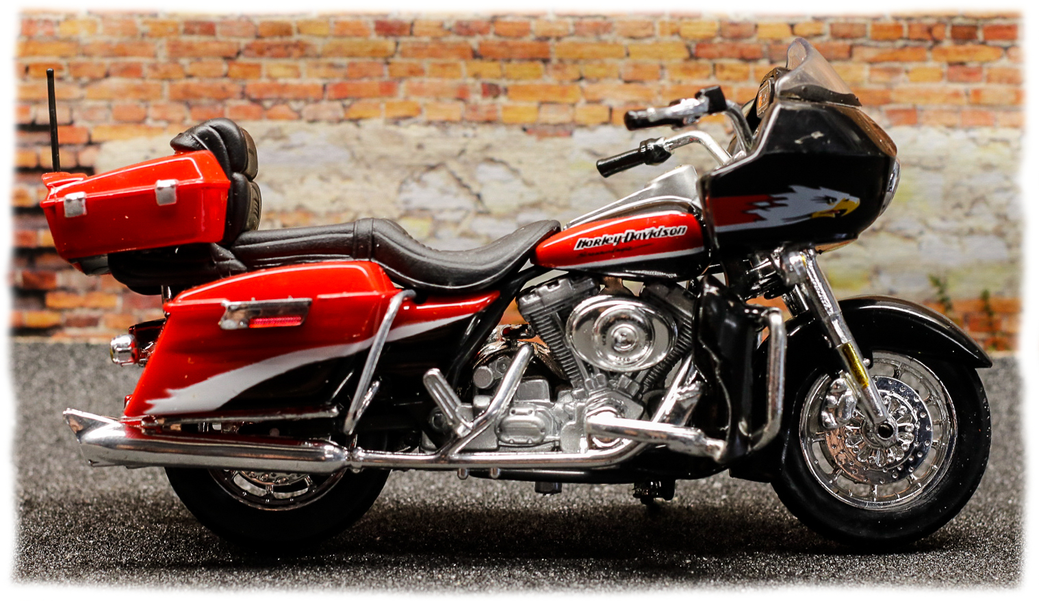 Maisto Harley Davidson FLTRSEI Screamin Eagle Road Glide