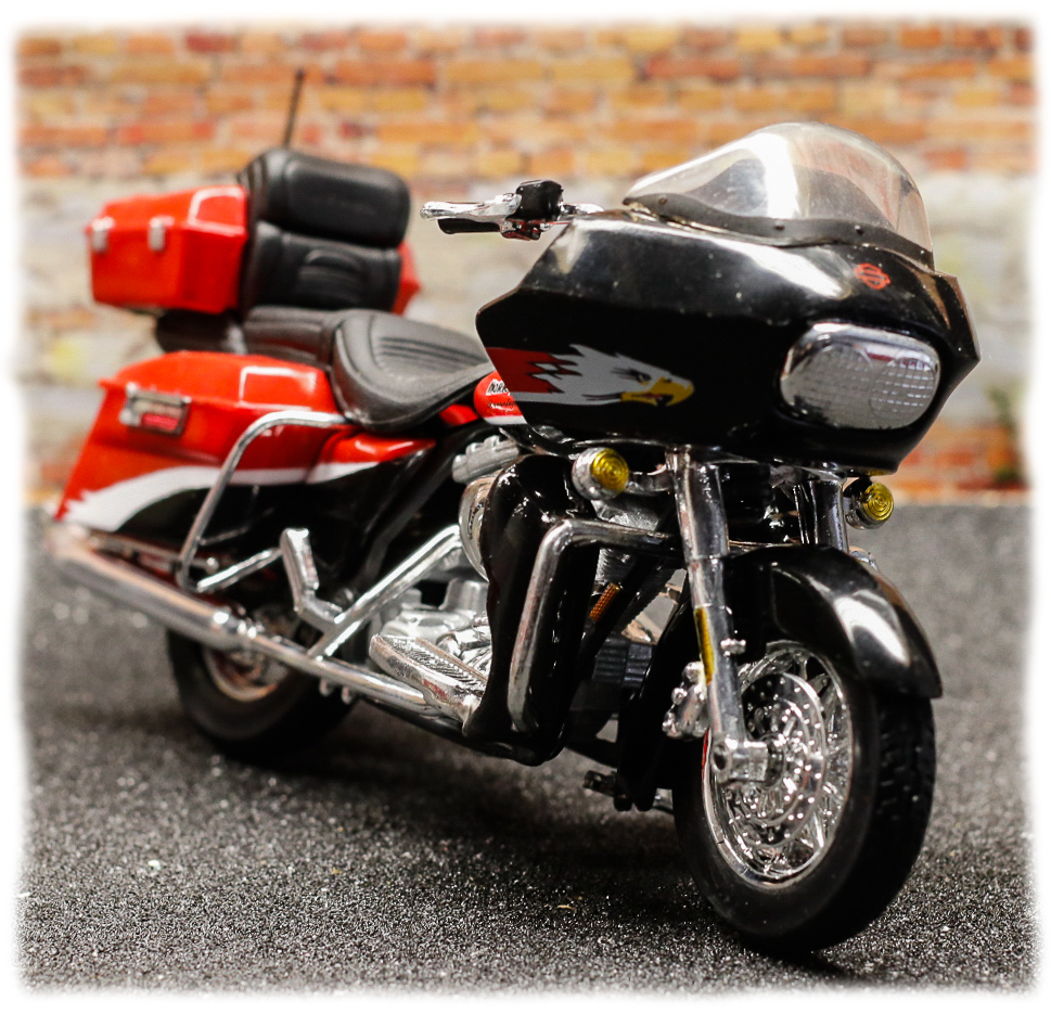 Maisto Harley Davidson FLTRSEI Screamin Eagle Road Glide