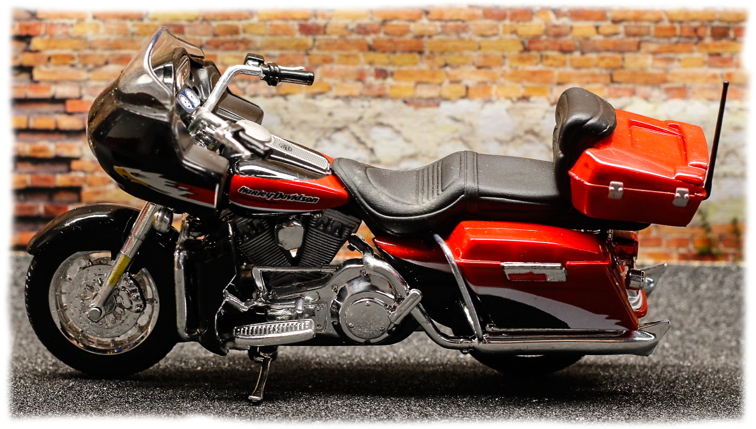 Maisto Harley Davidson FLTRSEI Screamin Eagle Road Glide
