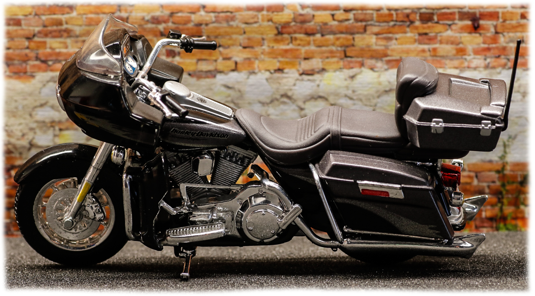Maisto Harley Davidson FLTRSEI Screamin Eagle Road Glide