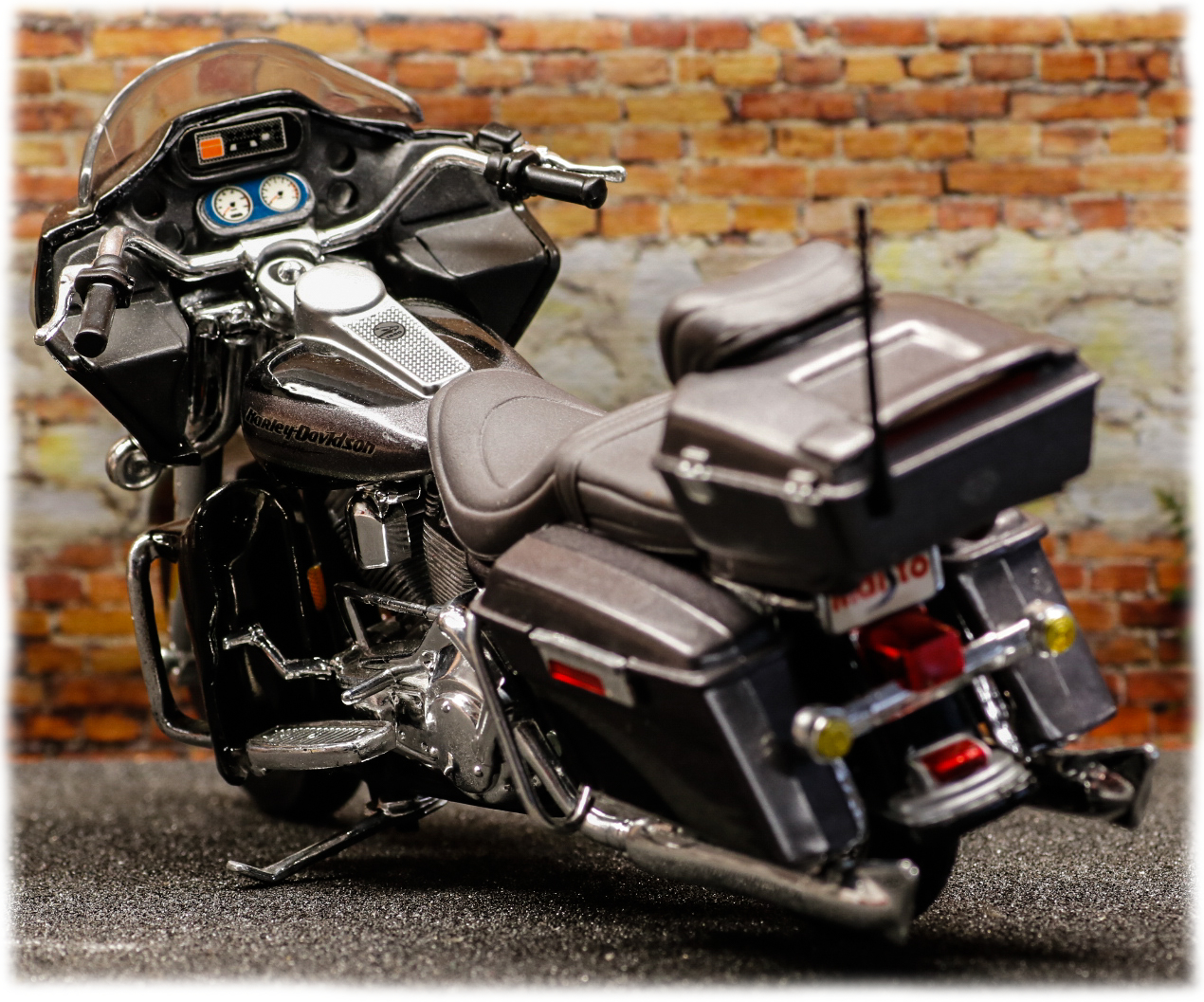 Maisto Harley Davidson FLTRSEI Screamin Eagle Road Glide