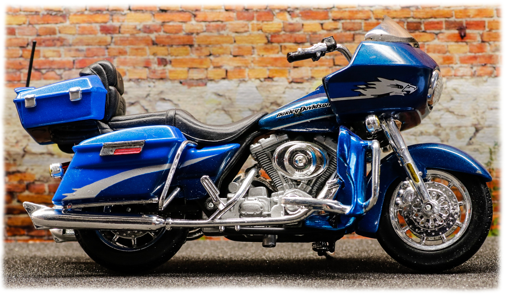 Maisto Harley Davidson FLTRSEI Screamin Eagle Road Glide