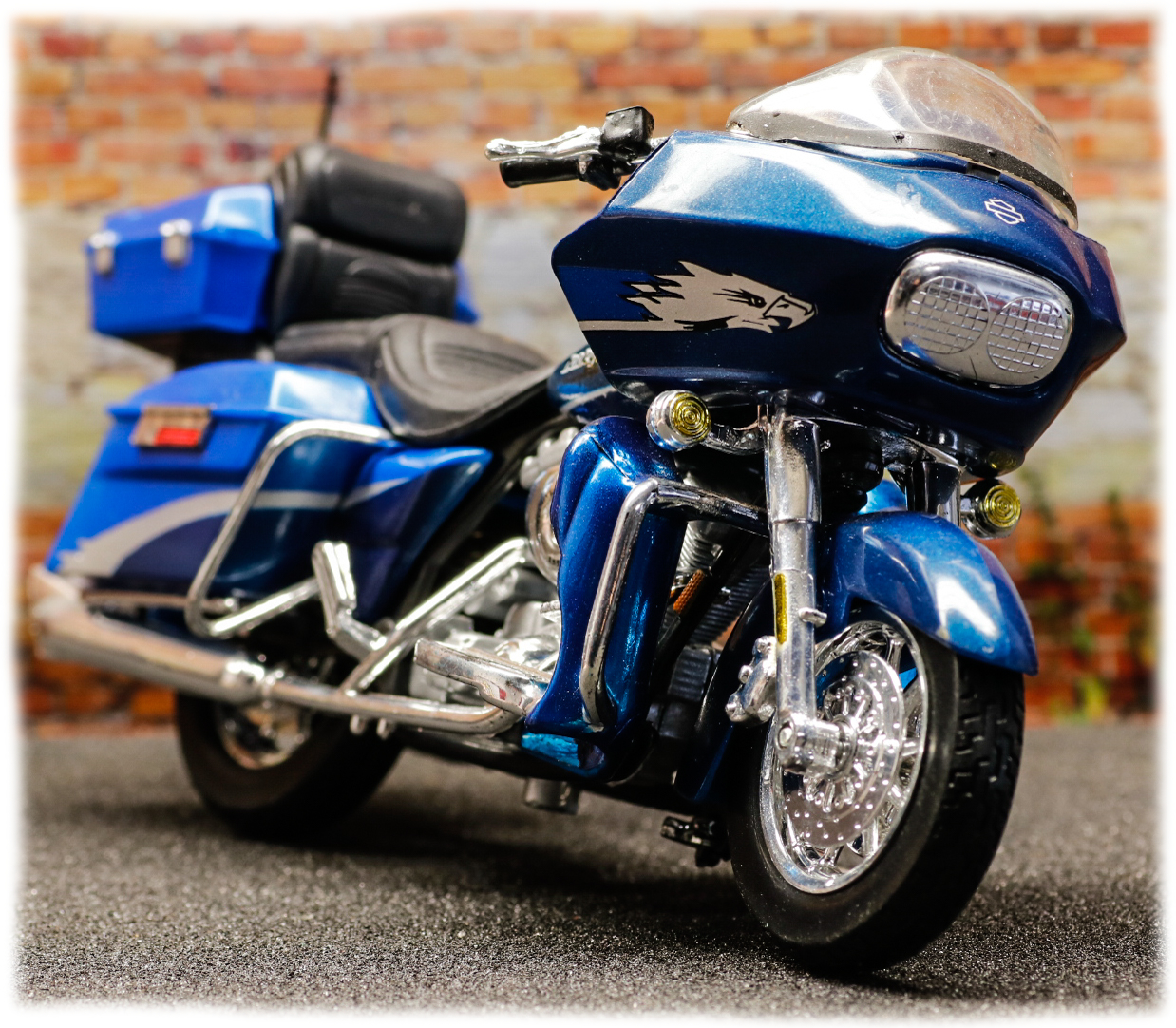 Maisto Harley Davidson FLTRSEI Screamin Eagle Road Glide