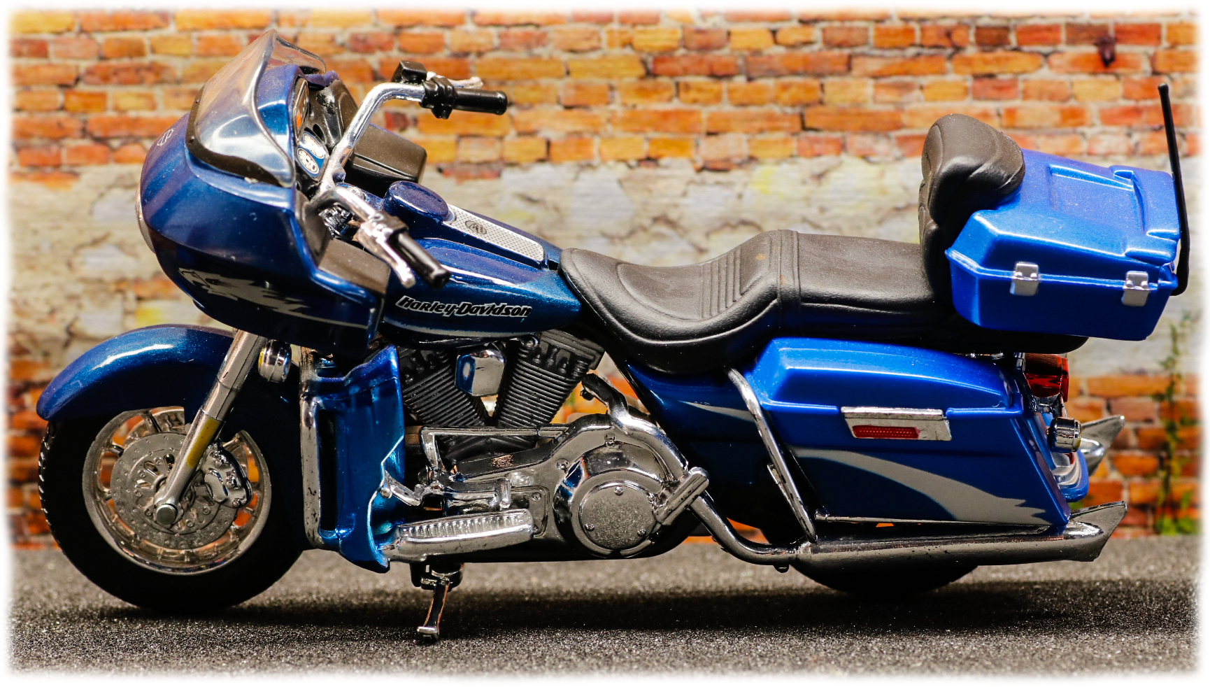 Maisto Harley Davidson FLTRSEI Screamin Eagle Road Glide