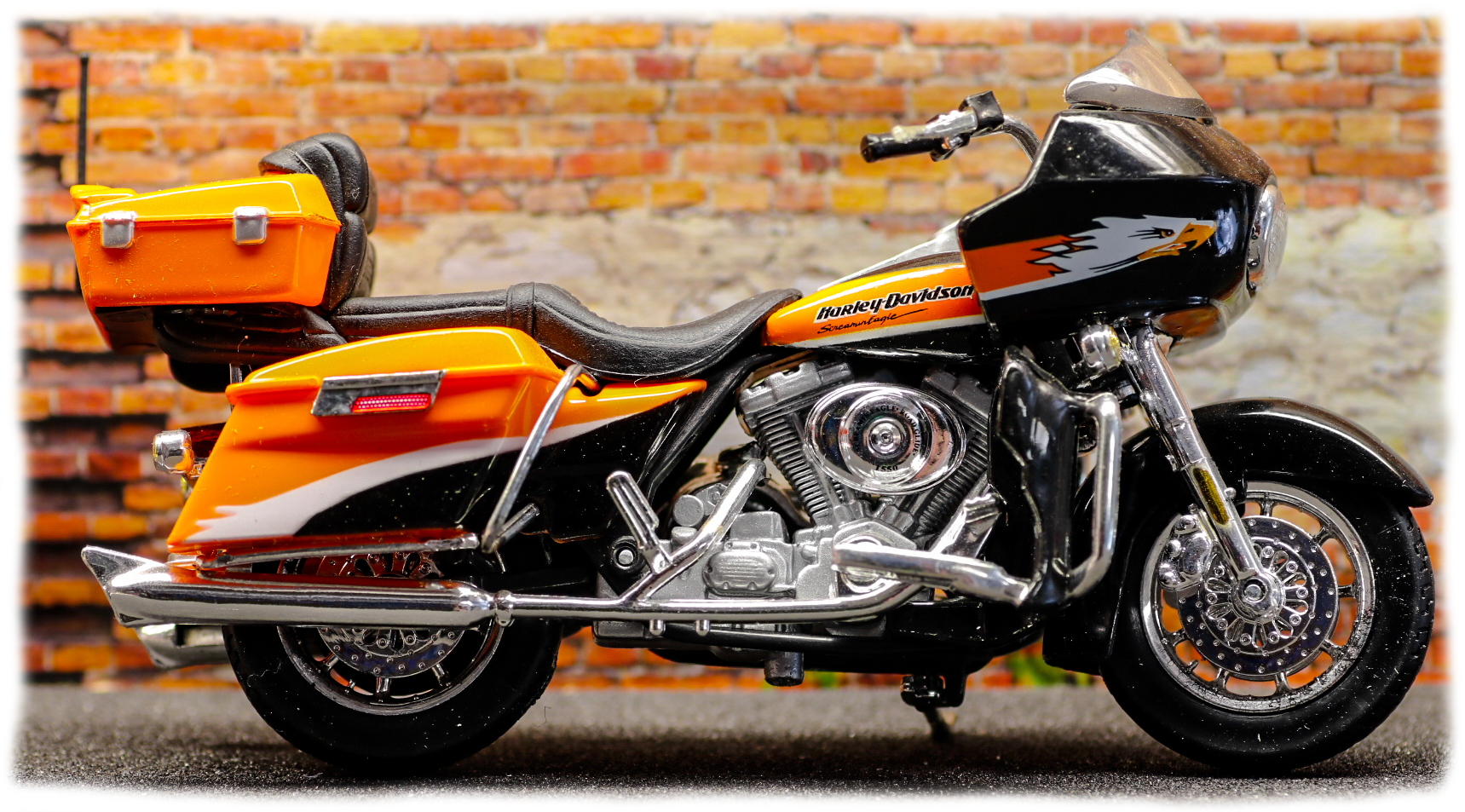 Maisto Harley Davidson FLTRSEI Screamin Eagle Road Glide