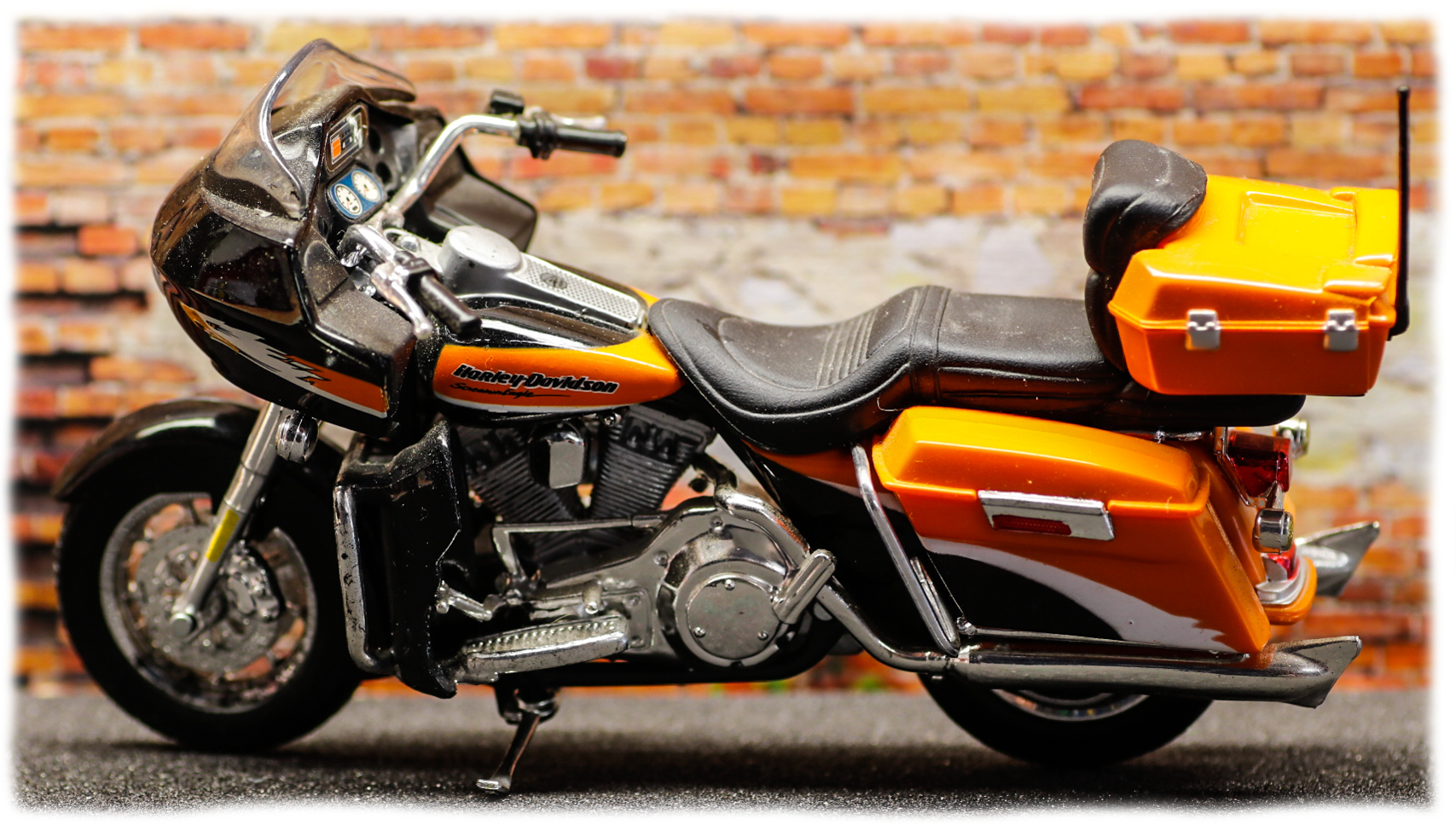 Maisto Harley Davidson FLTRSEI Screamin Eagle Road Glide