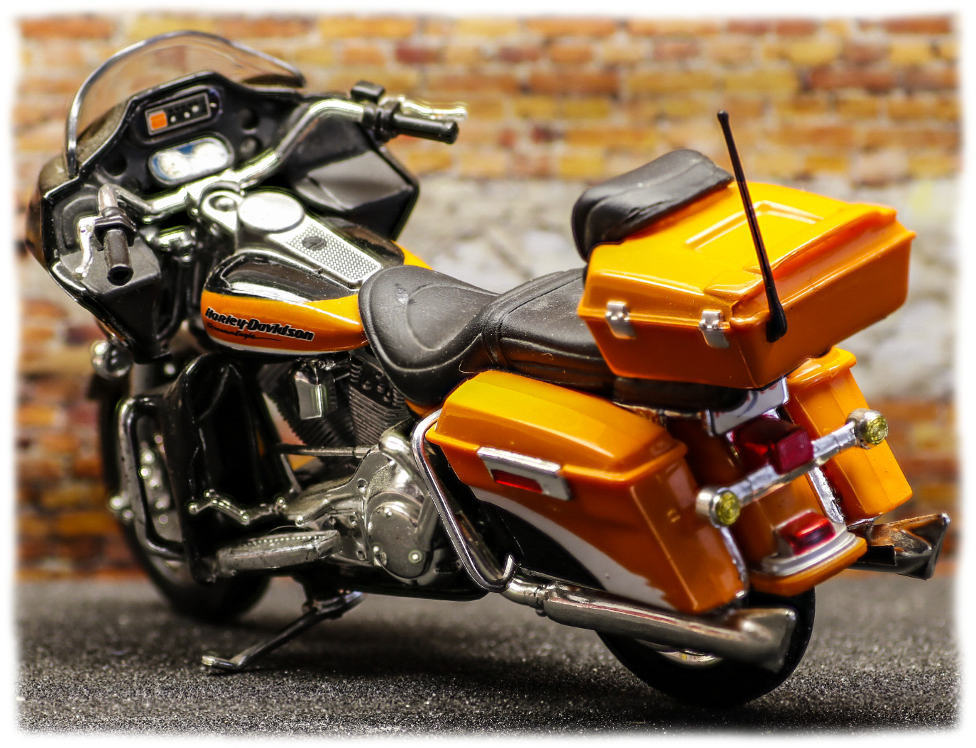 Maisto Harley Davidson FLTRSEI Screamin Eagle Road Glide