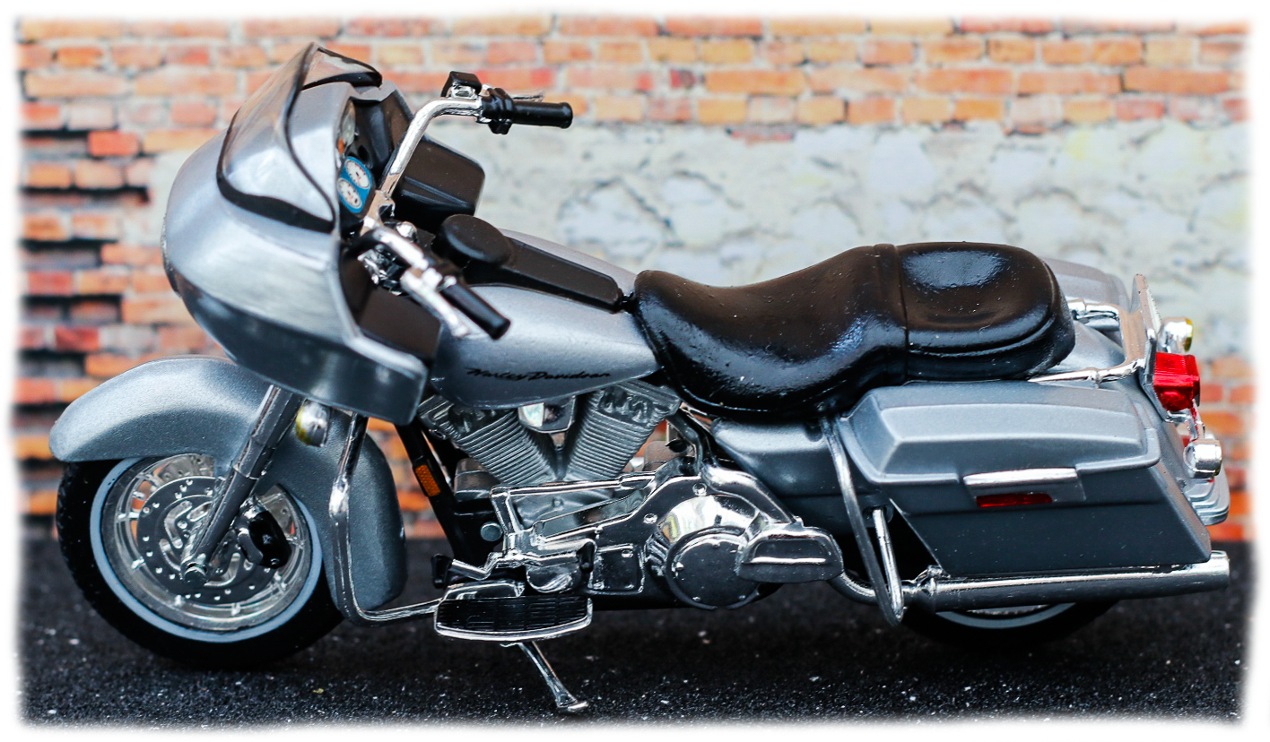 Maisto Harley Davidson FLTR Road Glide 2002