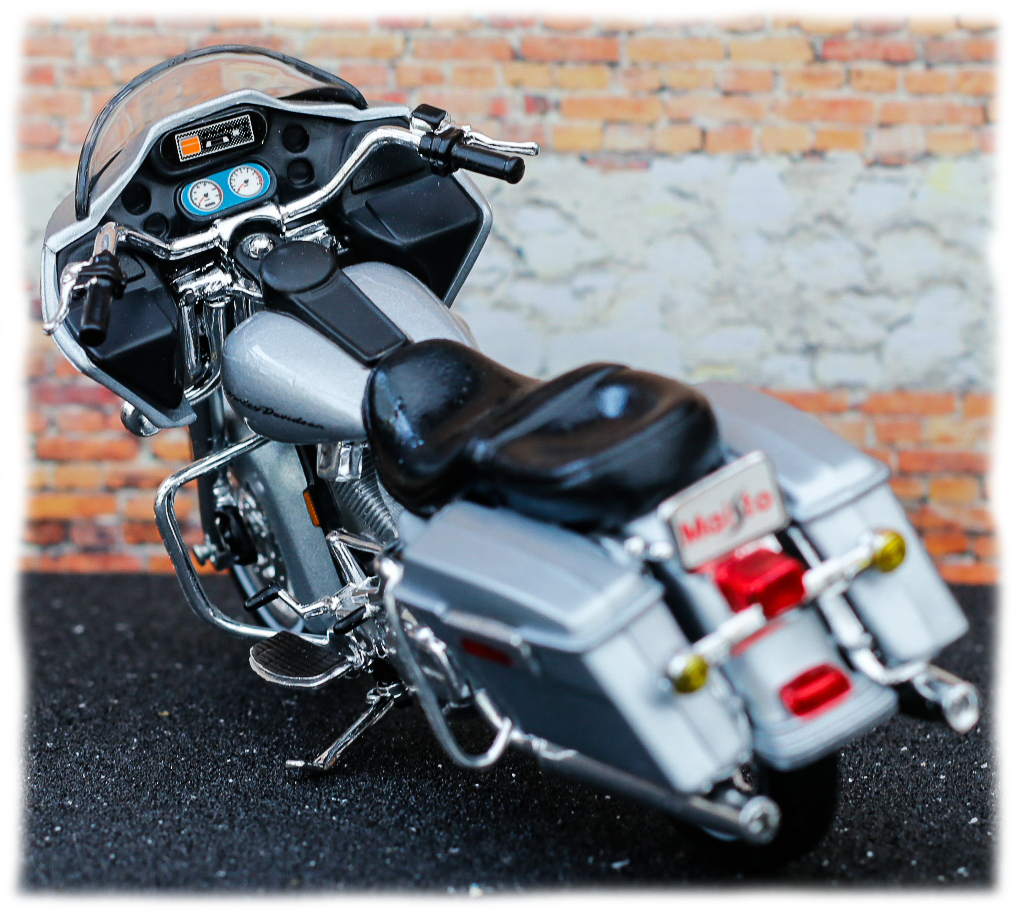 Maisto Harley Davidson FLTR Road Glide 2002