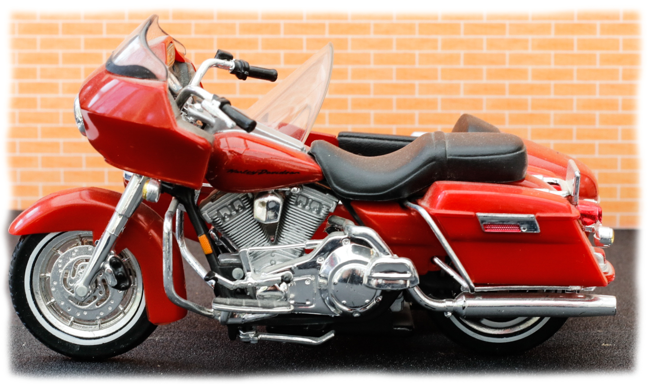 Maisto Harley Davidson FLTR and Sidecar