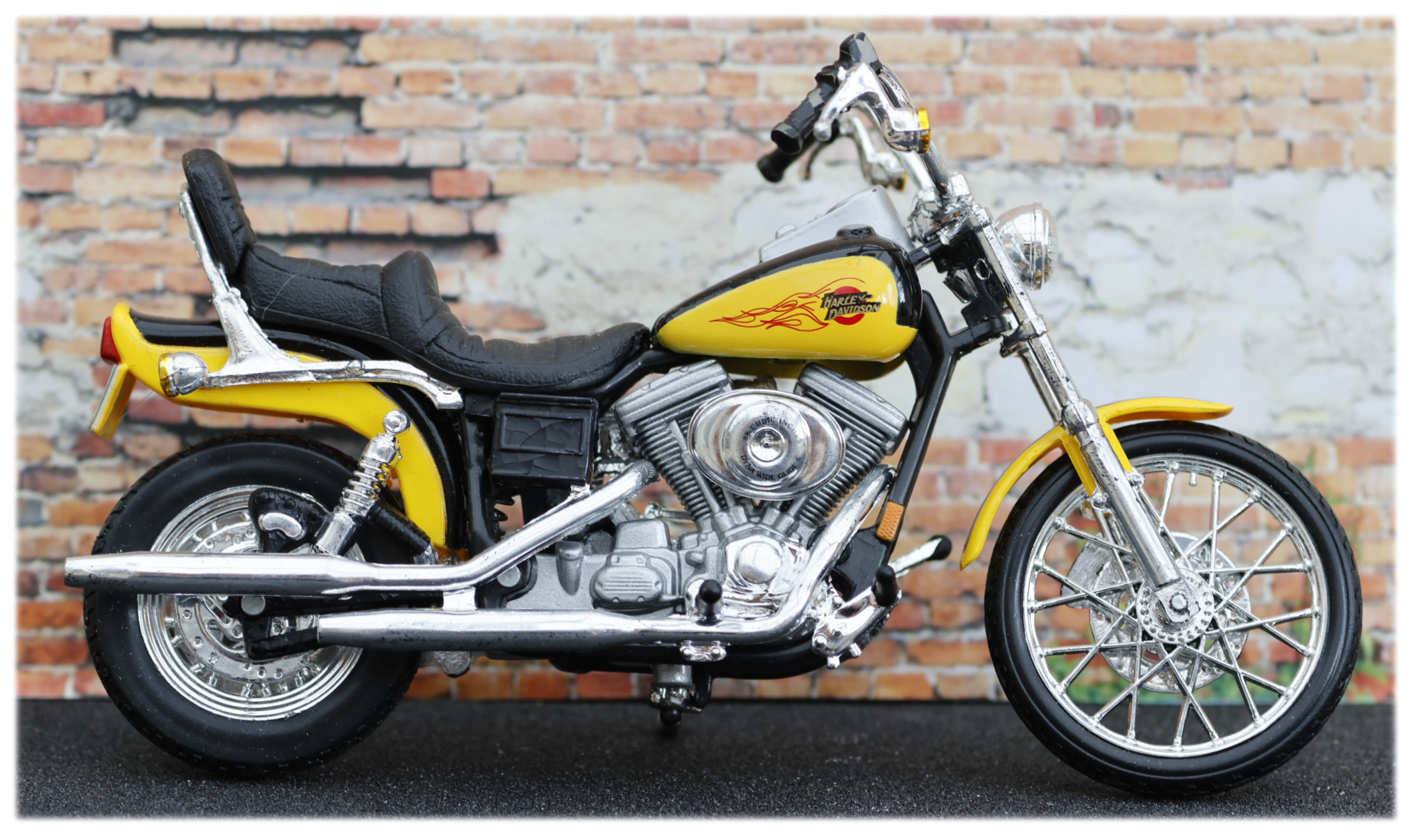Maisto Harley Davidson FXDWG Dyna Wide Glide 2000