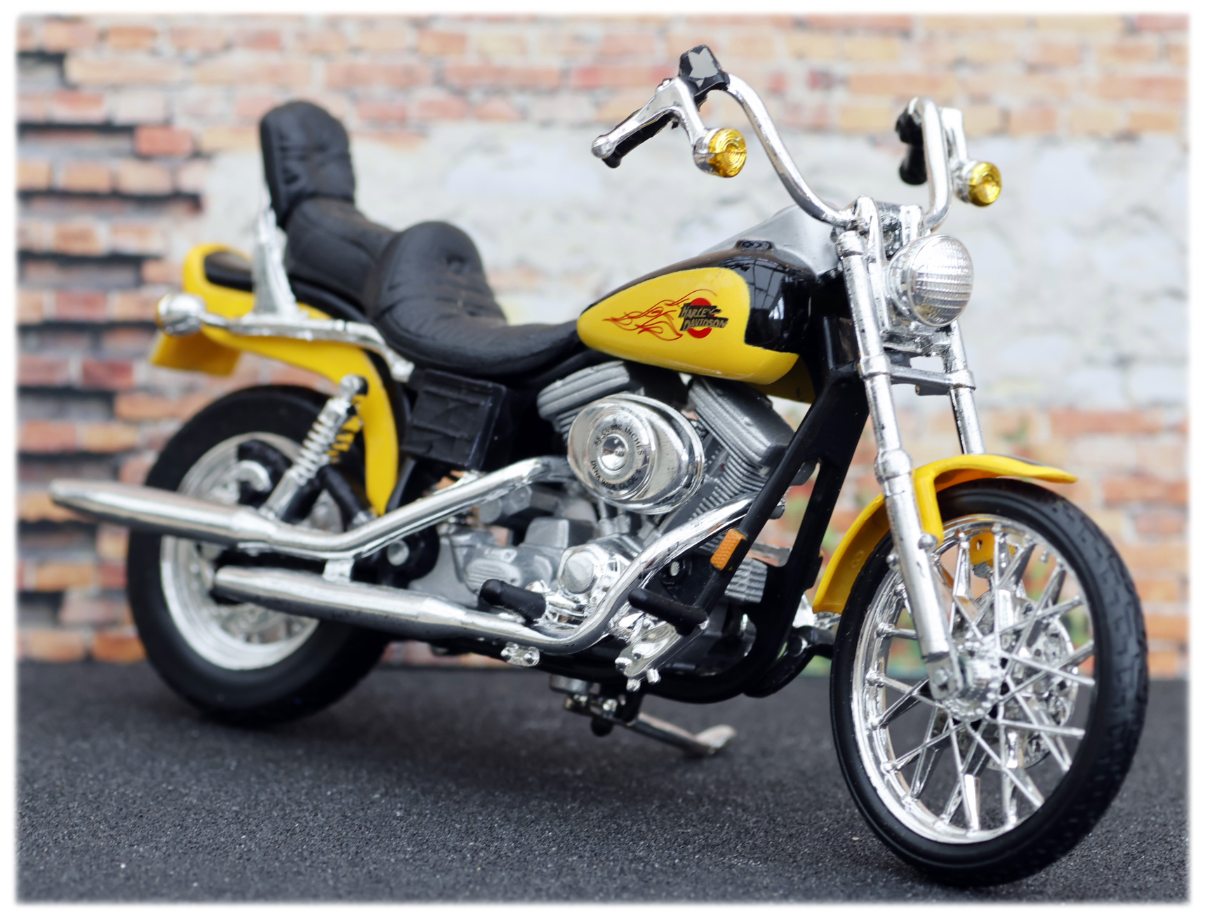 Maisto Harley Davidson FXDWG Dyna Wide Glide 2000