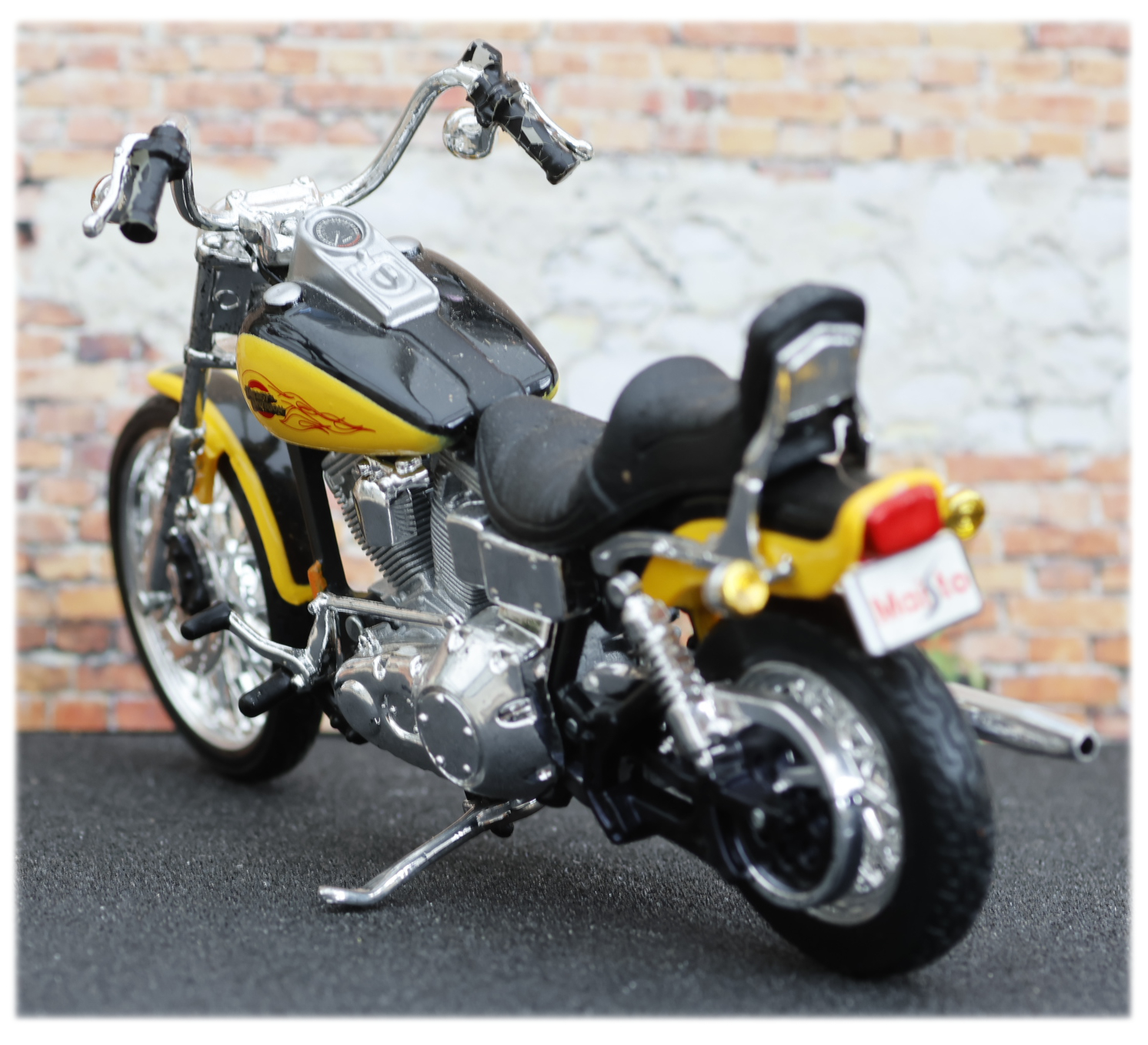 Maisto Harley Davidson FXDWG Dyna Wide Glide 2000