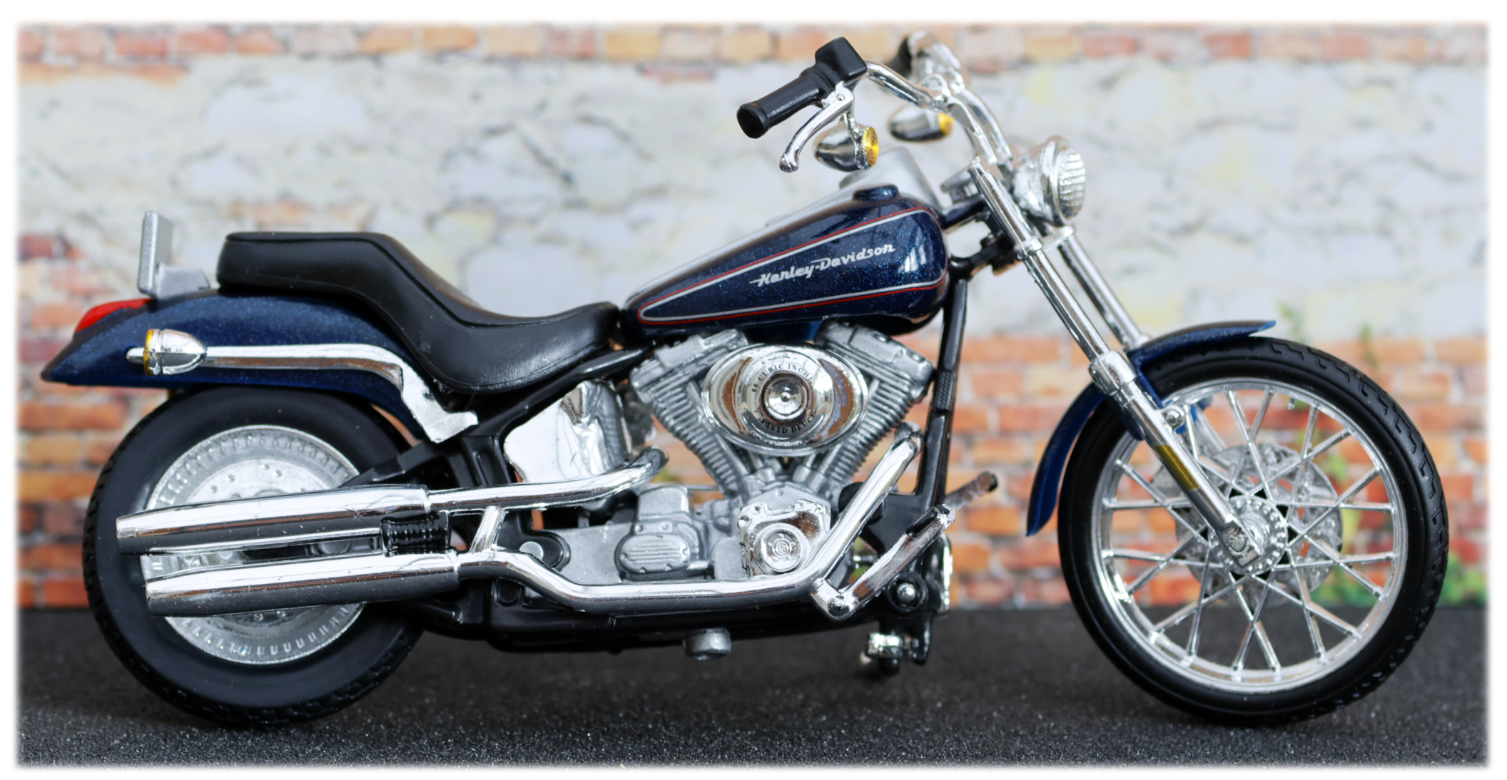 Maisto Harley Davidson FXSTD Softail Deuce 2002 Maisto Harley Davidson FXSTD Softail Deuce 2002