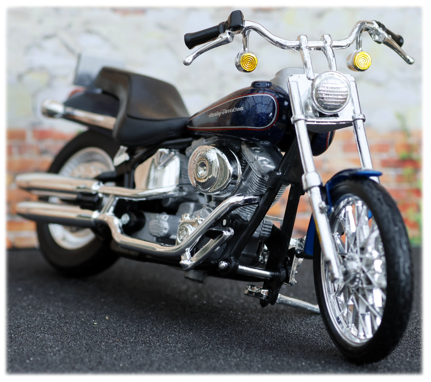 Maisto Harley Davidson FXSTD Softail Deuce 2002 Maisto Harley Davidson FXSTD Softail Deuce 2002