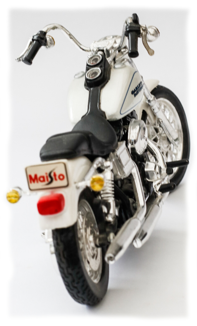 Maisto Harley Davidson FXDL Dyna Lowrider 2001 Maisto Harley Davidson FXDL Dyna Lowrider 2001