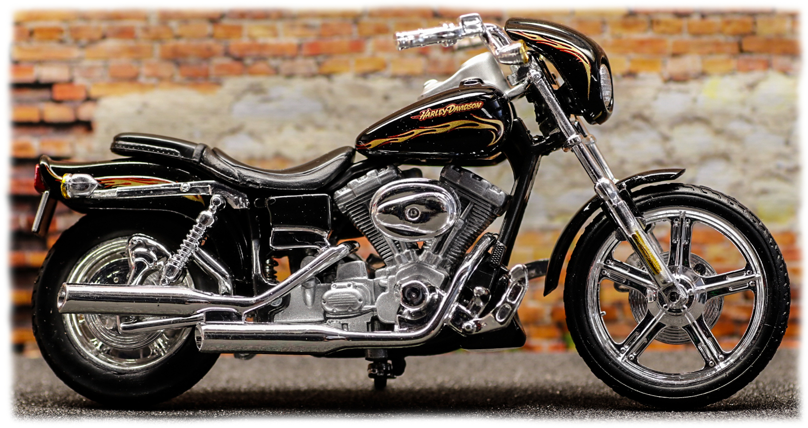 Maisto Harley Davidson FXDWG CVO Custom 2001