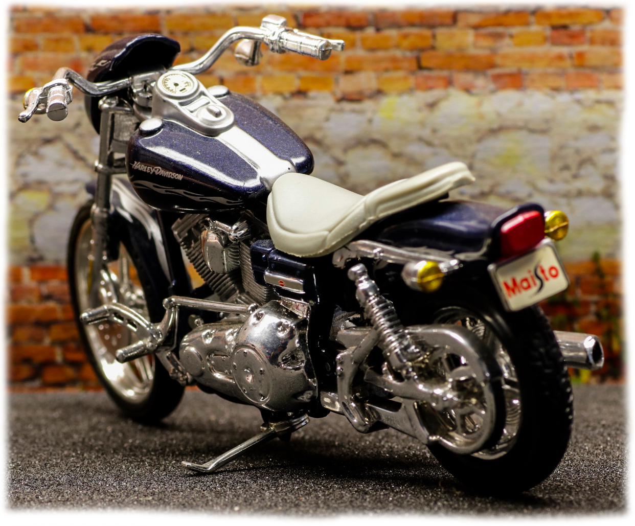 Maisto Harley Davidson FXDWG CVO Custom 2002