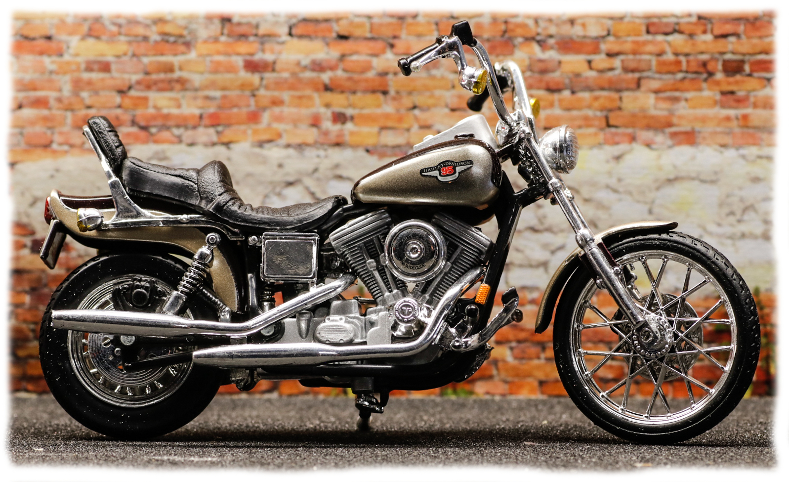 Maisto Harley Davidson FXDWG Dyna Wide Glide 1998