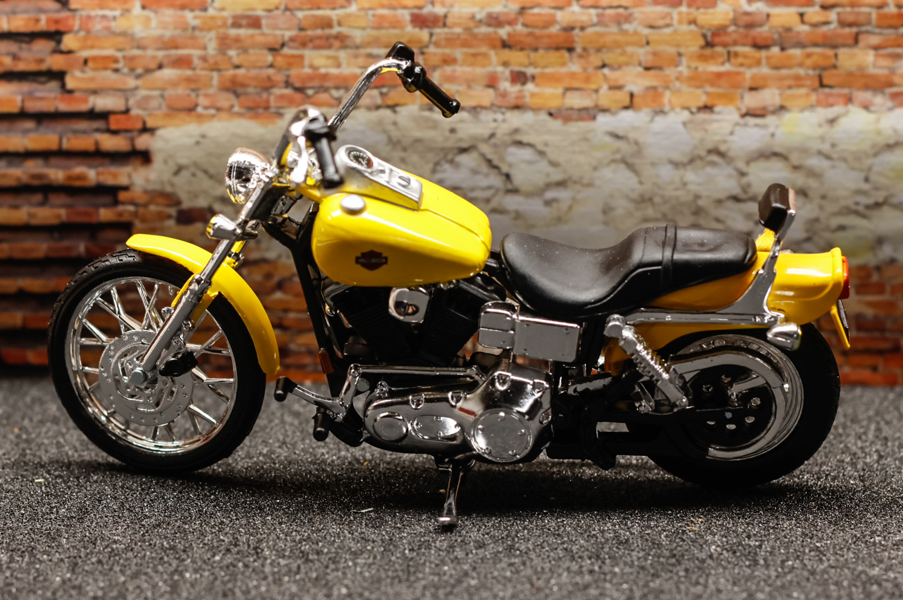 Maisto Harley Davidson FXDWG Dyna Wide Glide 2001