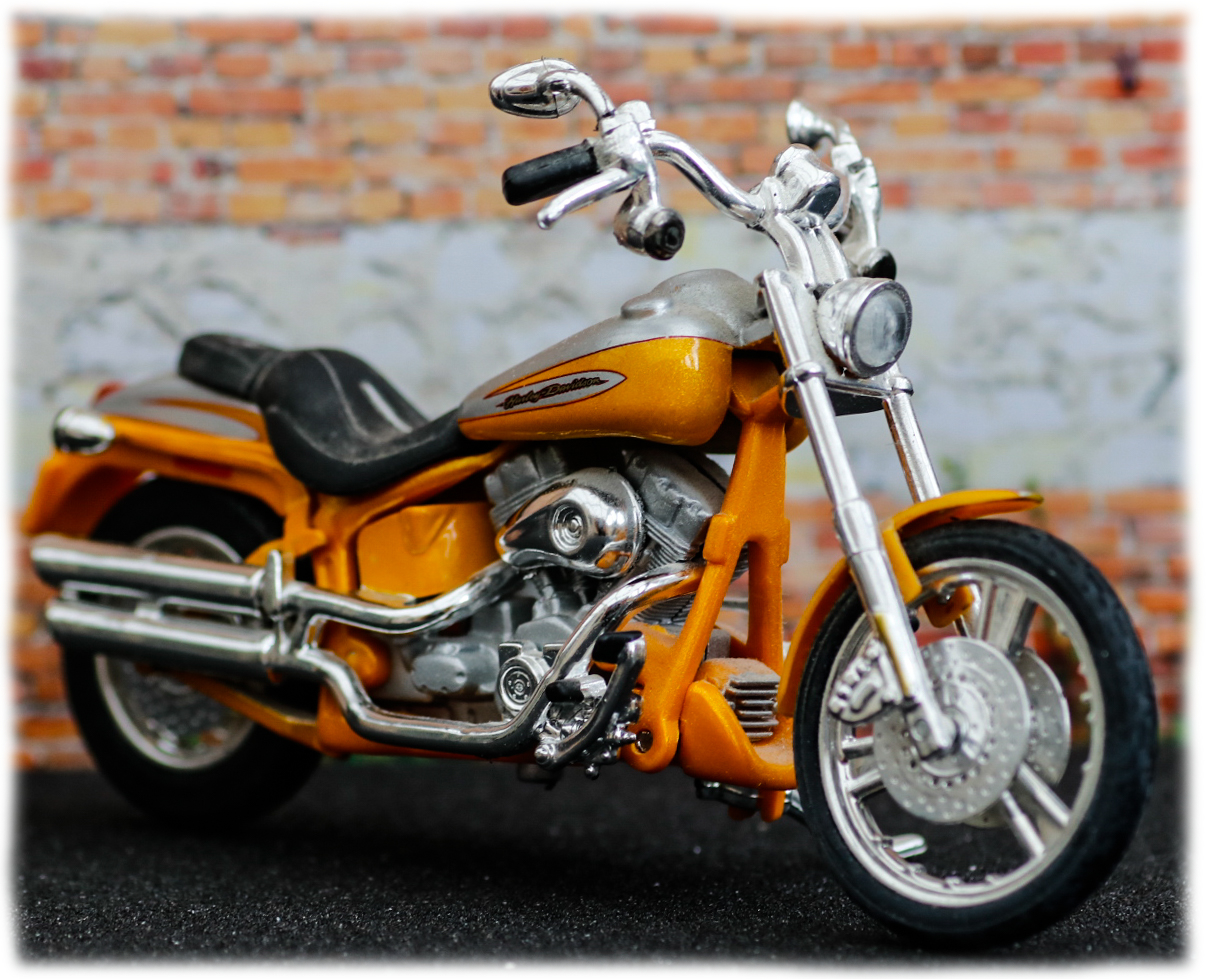 Maisto Harley Davidson FXSTDSE CVO 2004