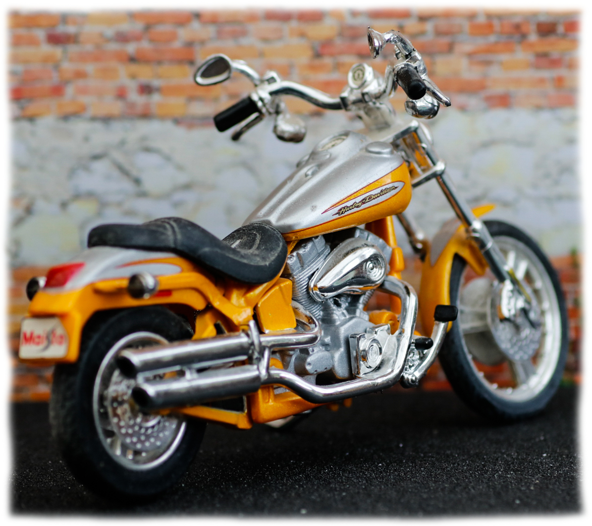 Maisto Harley Davidson FXSTDSE CVO 2004