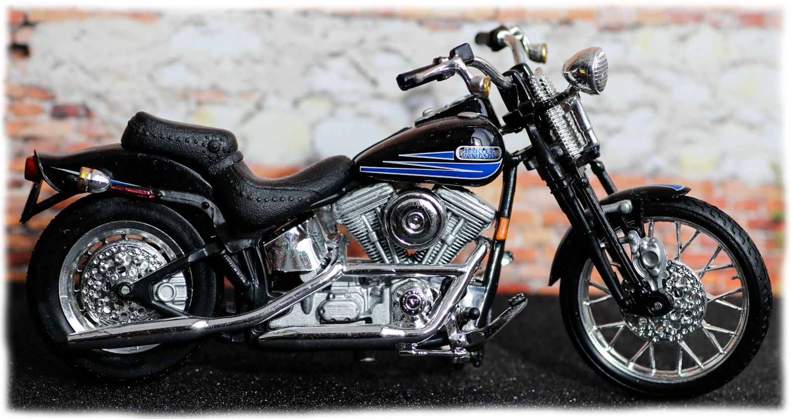 Maisto Harley Davidson FXSTSB Bad boy