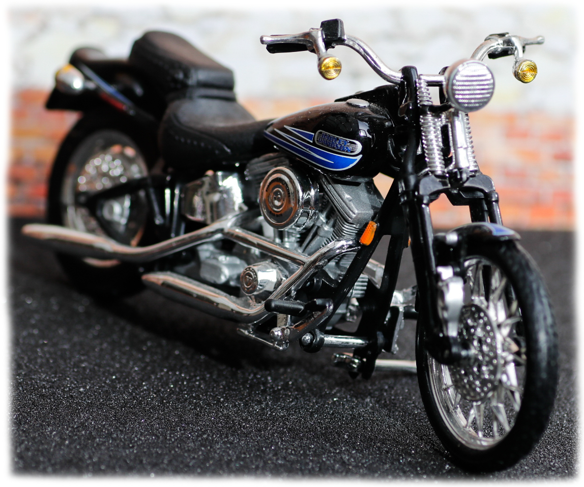 Maisto Harley Davidson FXSTSB Bad boy