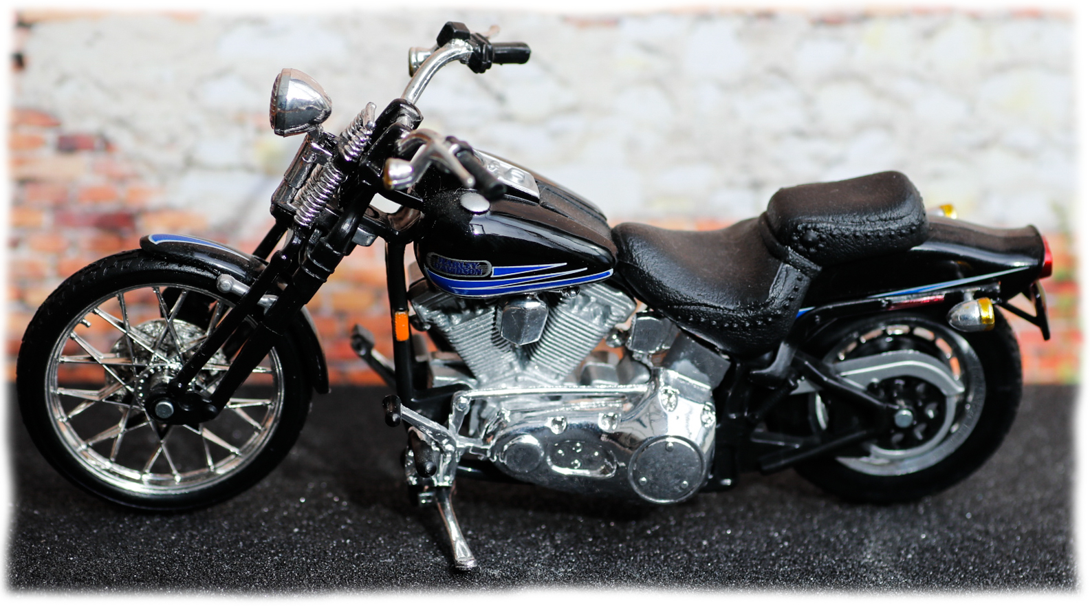 Maisto Harley Davidson FXSTSB Bad boy