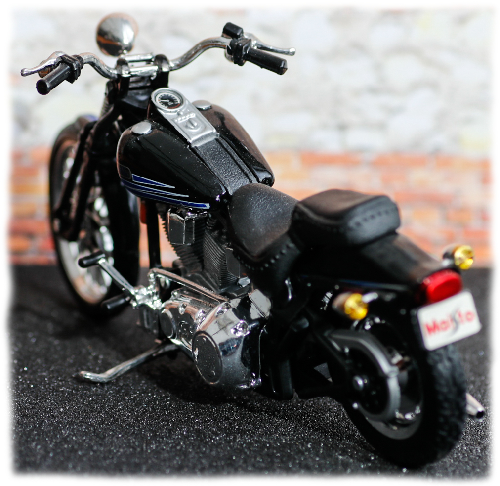 Maisto Harley Davidson FXSTSB Bad boy
