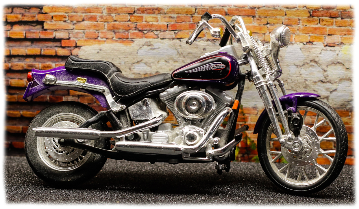 Maisto Harley Davidson FXSTS Springer Softail 2001 Maisto Harley Davidson FXSTS Springer Softail 2001