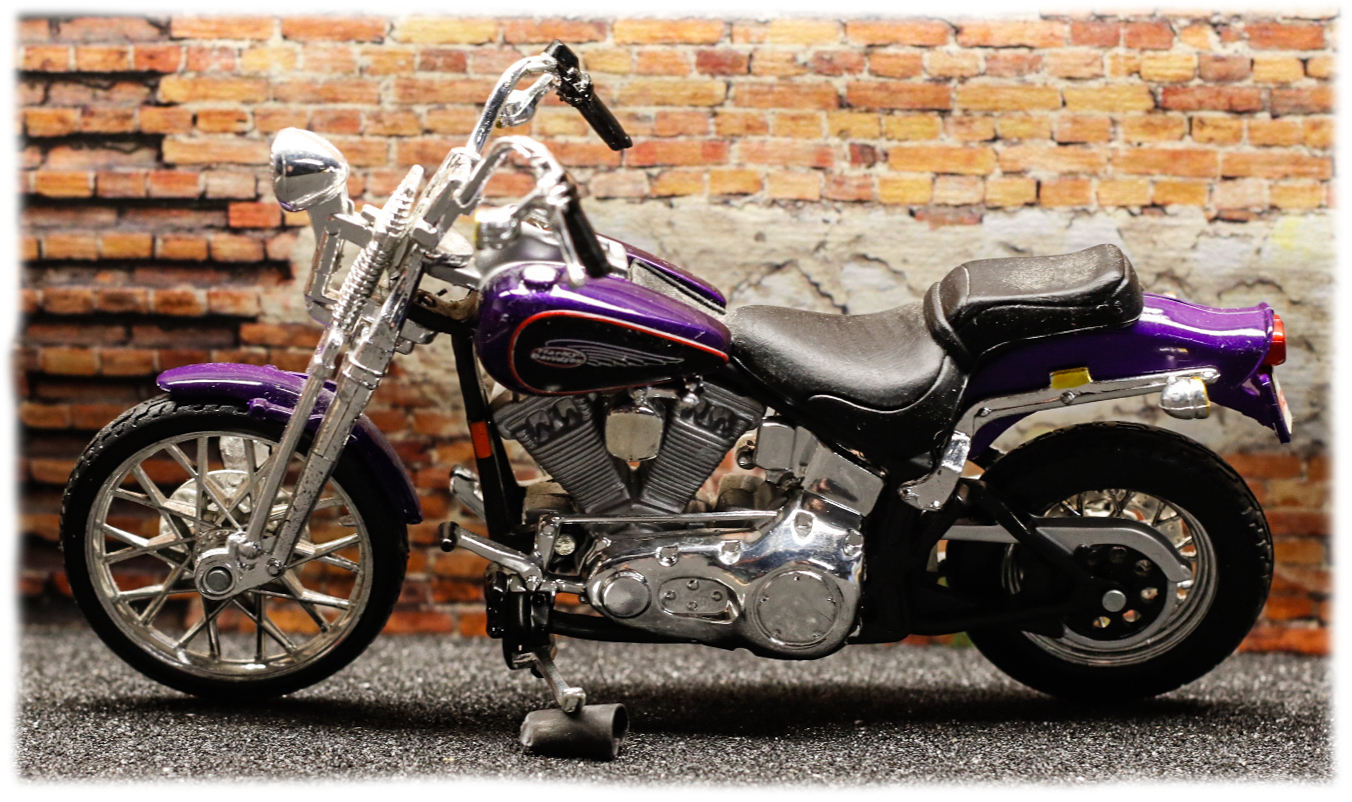 Maisto Harley Davidson FXSTS Springer Softail 2001 Maisto Harley Davidson FXSTS Springer Softail 2001