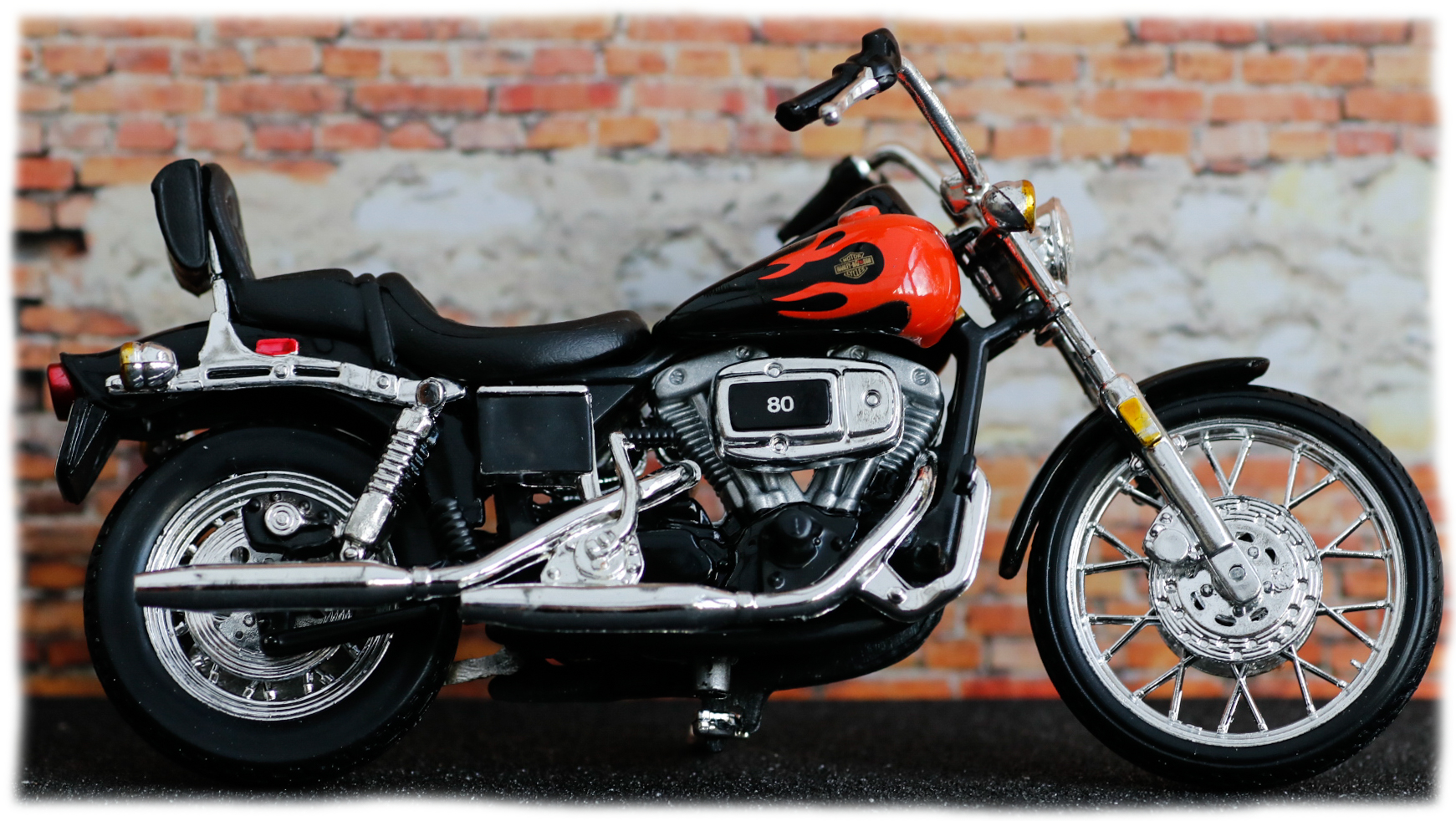 Maisto Harley Davidson FXWG Wide Glide 1980 Maisto Harley Davidson FXWG Wide Glide 1980