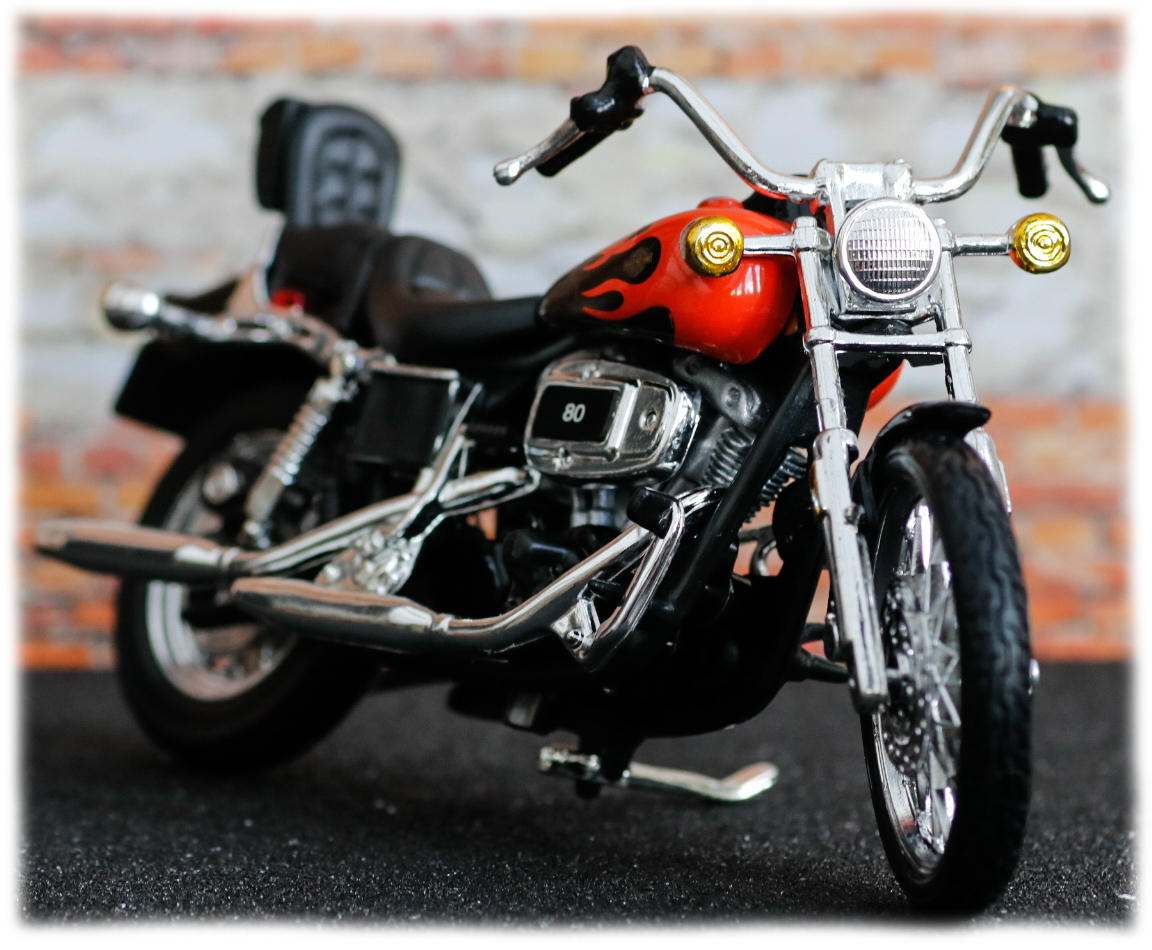 Maisto Harley Davidson FXWG Wide Glide 1980 Maisto Harley Davidson FXWG Wide Glide 1980
